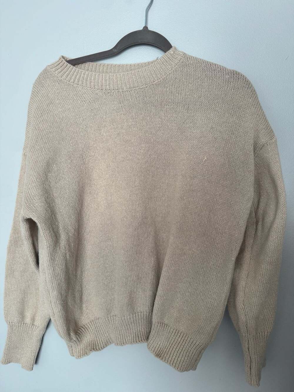 Tan 100% Polyester Crewneck Long Sleeve Knit Sweater Medium